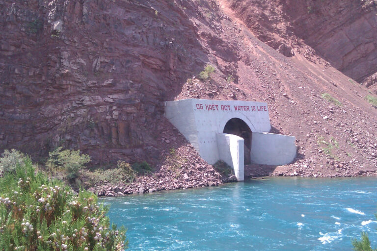 المياه المضطربة في طاجيكستان